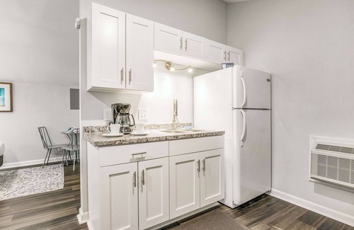 South Pensacola House | Mins to Downtown! Studio Apt - Pensacola Pearl