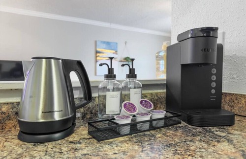 Brentwood Apartment | Mins to Downtown ~ Stunning Austin Haven ~ Pool