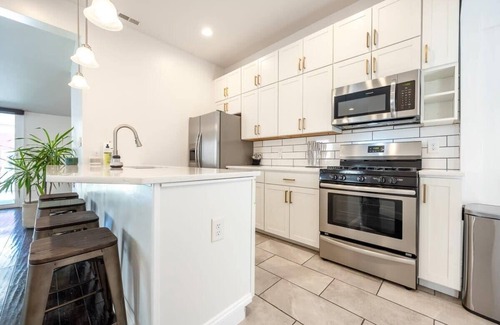 Fountain Square House | Mins to Dtwn - Sauna - Backyard - Patio