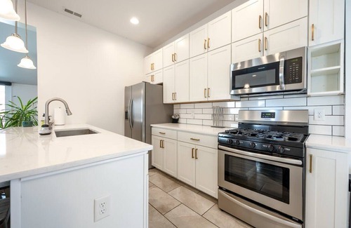 Fountain Square House | Mins to Dtwn - Sauna - Backyard - Patio