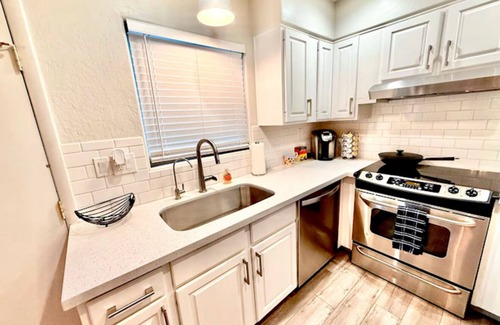 South Scottsdale Condo | Mins to Fashion Square Mall, Old Town, Mayo, 4 Heated Pools