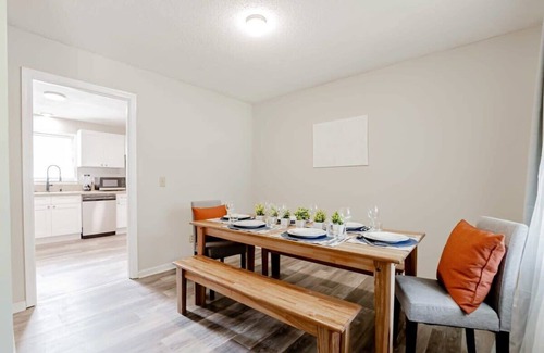 Irmo House | Mins to Lake Murray & Downtown! The Royal Retreat
