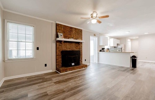 Irmo House | Mins to Lake Murray & Downtown! The Royal Retreat