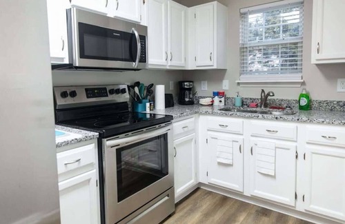 Wayne House | Mins to Park, River, Downtown! Chapel Hill Charmer