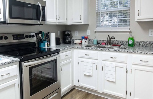 Wayne House | Mins to Park, River, Downtown! Chapel Hill Charmer