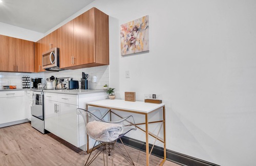 Downtown Apartment | Mins➞Downtown/Med District★ Fully Stocked★24hr Gym★2Bds★2TVs