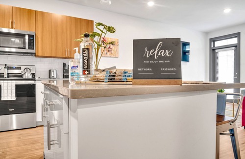 Downtown Apartment | Mins➞Downtown/Med District★ Fully Stocked★24hr Gym★2Bds★2TVs