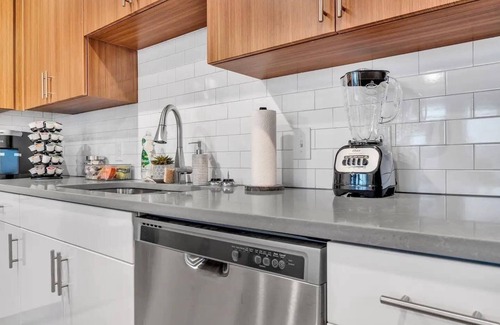 Downtown Apartment | Mins➞Downtown/Med District★2Beds★2Baths★Fully Stocked★24hr Gym★3TVs
