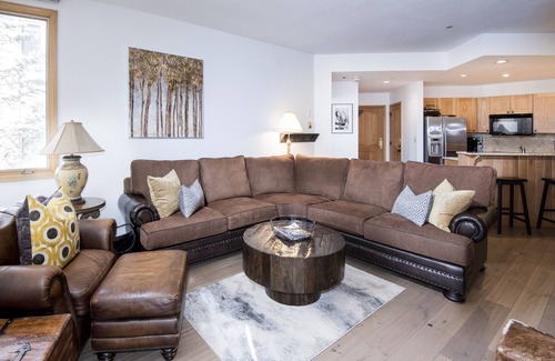 Highlands Townhomes Condo | MINT Ski-in/Ski-out w/Mnt. Views, 3Bed 3Bath,with 2 Master on-suites, Highlands