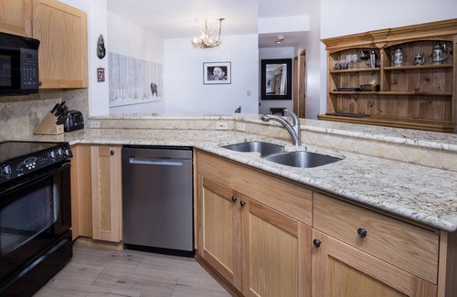 Highlands Townhomes Condo | MINT Ski-in/Ski-out w/Mnt. Views, 3Bed 3Bath,with 2 Master on-suites, Highlands