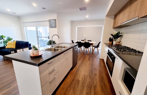 Clyde North House | Minta Estate 4 bedroom Berwick home, no sharing