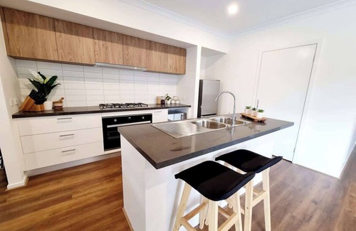 Melbourne House | Minta Estate 4bedrooms Berwick home no sharing