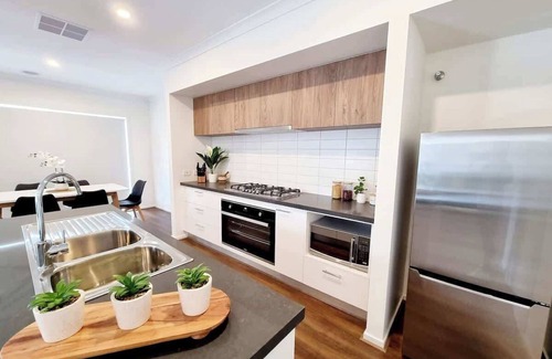 Melbourne House | Minta Estate 4bedrooms Berwick home no sharing