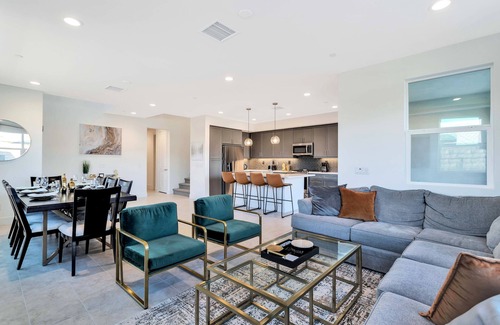 Terra Lago Villa | Minutes away from Coachella Festival! Lakeside Villa- Modern & Spacious