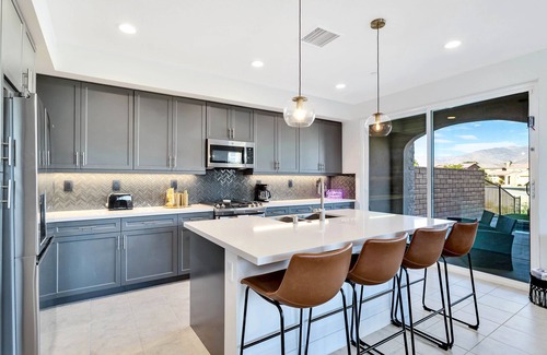 Terra Lago Villa | Minutes away from Coachella Festival! Lakeside Villa- Modern & Spacious