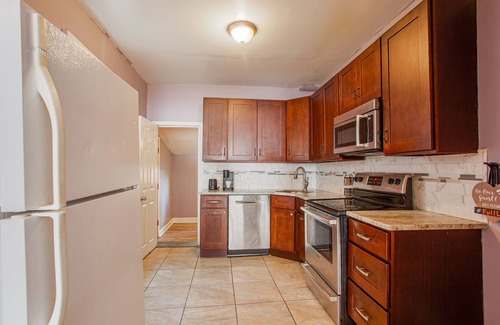 South Philadelphia House | Minutes away from Center City ! Modern Home Pet-Friendly!