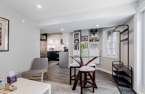 Vaughan House | Minutes away from York Region's best attractions!