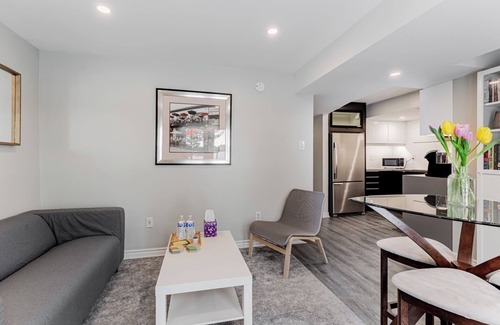 Vaughan House | Minutes away from York Region's best attractions!
