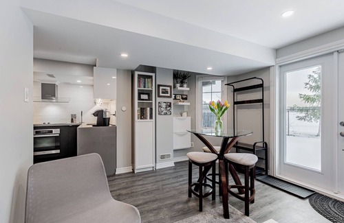 Vaughan House | Minutes away from York Region's best attractions!