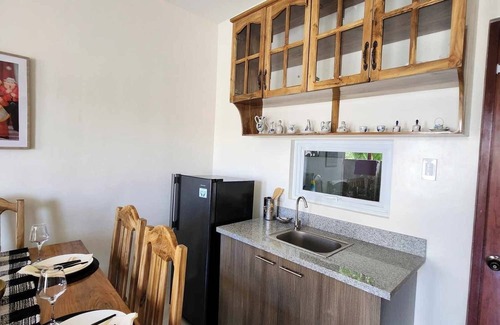 Dauis House | Minutes away with famous beaches and Cave.