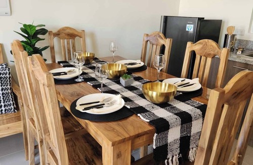 Dauis House | Minutes away with famous beaches and Cave.
