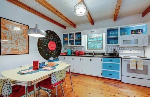 Blue Ridge House | Minutes→Downtown🎵KingnSuite🎵Dogs Welcome🎵EVnCharger
