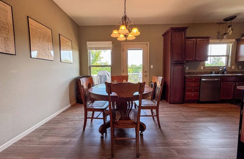 Jefferson City House | Minutes from Capital - Family Friendly Jeff City Retreat