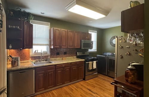 Schnitzelburg House | Minutes from Churchill Downs & Downtown Lou!
