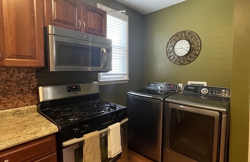 Schnitzelburg House | Minutes from Churchill Downs & Downtown Lou!