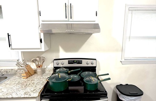Huntsville House | Minutes from Downtown Huntsville-Greenside Cottage