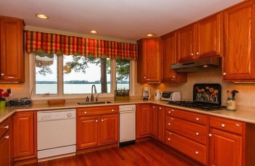 Unionville House | Minutes from Downtown Easton and St. Michaels | Hot Tub | Private Dock | Kayaks