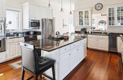 Algonquin House | Minutes from Downtown Cambridge | Outdoor Dining | Private Dock | Kayaks | Bikes