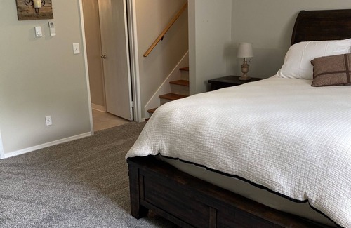 Cheney House | Minutes from EWU & driving distance to Silverwood!