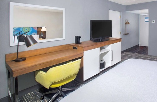 Parole Hotel | Minutes from History: 2 Relaxing Units w/Free Breakfast Near Downtown Annapolis
