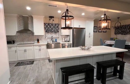 South Baton Rouge House | Minutes from LSU! 3 bed 2 bath centrally located residential home.
