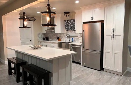 South Baton Rouge House | Minutes from LSU! 3 bed 2 bath centrally located residential home.