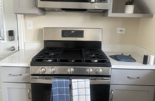 North Chicago Apartment | Minutes from Naval Base & Six Flags