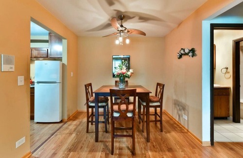O'Hare Apartment | Minutes from O`Hare | Safe Neighborhood | Parking