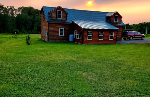 Richland Cabin | Minutes From Salmon River, On Snowmobile/ATV Trail, Fire Pit, WiFi, Grill, A/C