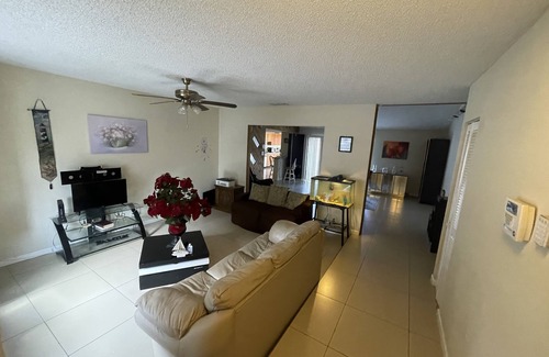 Sunrise House | Minutes from Sawgrass, Minutes from the Beach. Clean and Spacious with pool