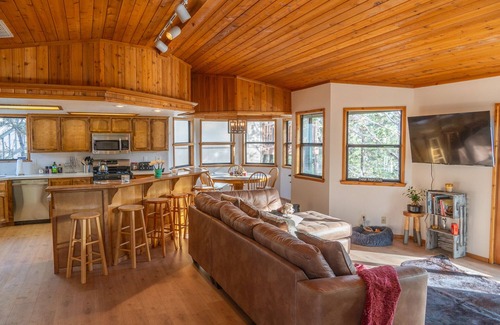 Fox Farm House | Minutes from slopes, amazing views: Your perfect mountain getaway! Pet Friendly!