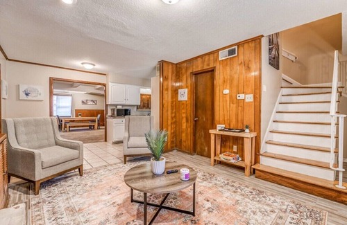 Memphis House | Minutes from the Airport - Wonderful Warrington