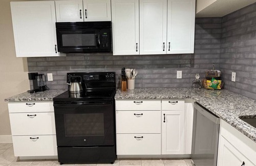 Argyle Apartment | Minutes off I-35W - close to all the area attractions!