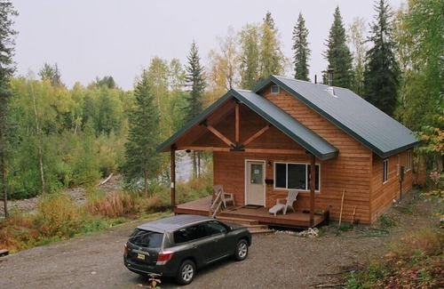 Willow House | MINUTES OFF PARKS HWY/RIVERFRONT ON 27 ACRES/WILLOW CREEK INN