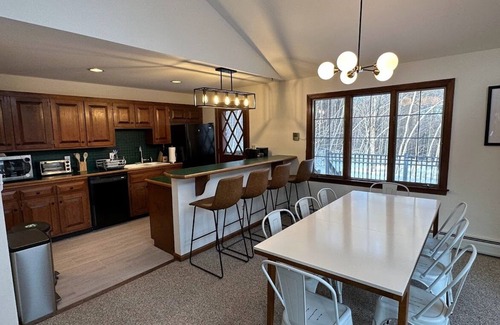Londonderry House | Minutes to a Magical Apres Ski! 3 Beds, EV Charger, Mins to 4 Ski Mtns