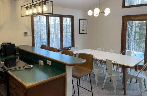 Londonderry House | Minutes to a Magical Apres Ski! 3 Beds, EV Charger, Mins to 4 Ski Mtns