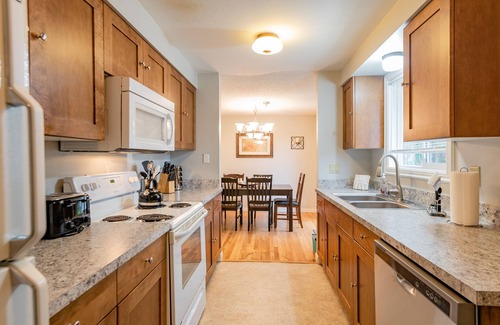 Marietta-Alderwood House | Minutes to Airport, Waterfront and Downtown Sleeps 6
