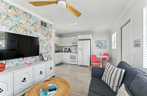 Whitney Beach Condo | Minutes to Anna Maria - Canal Hangout Onsite Apartment