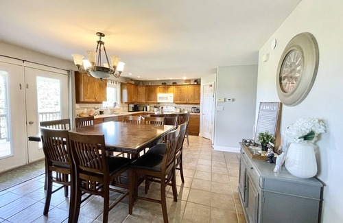Mayfield House | Minutes to beaches, golf, and all ammenities