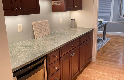 Thompsonville House | Minutes to Boston College